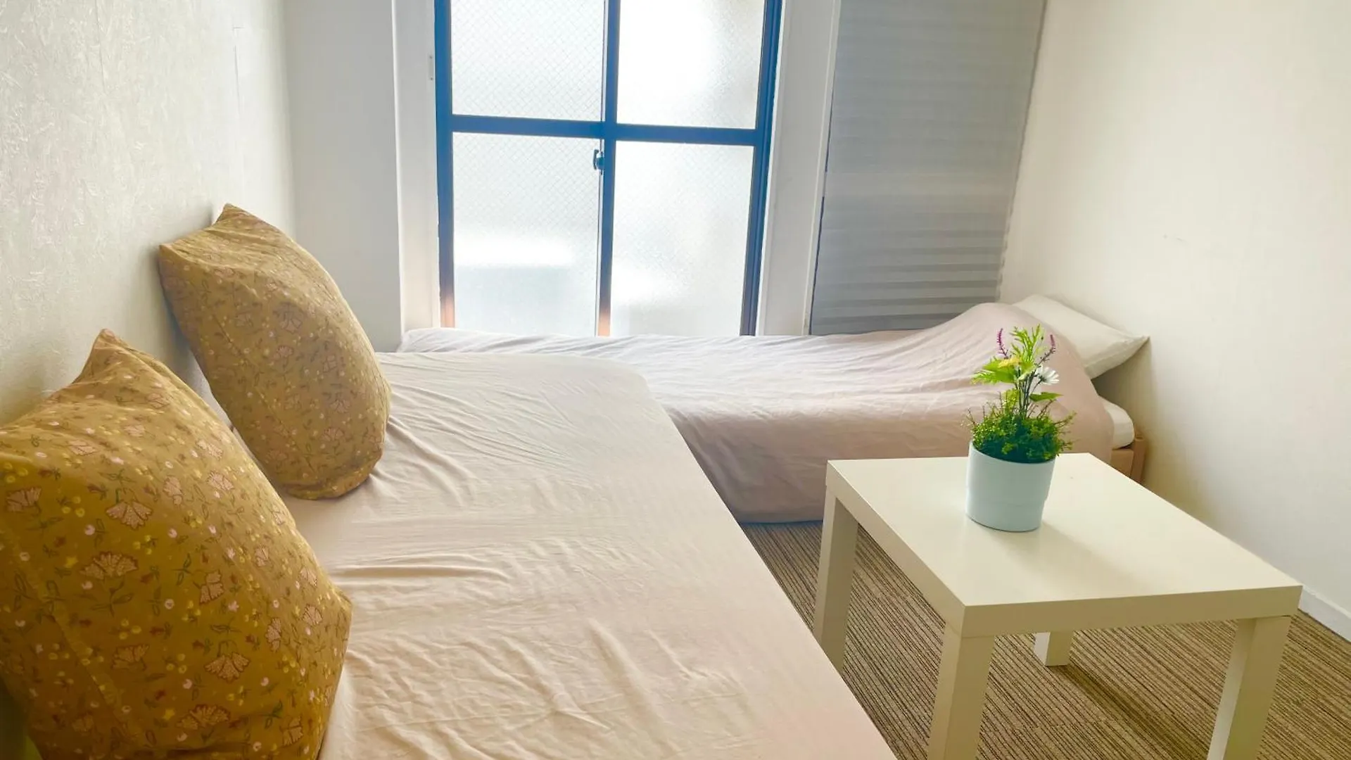 Apartment Simply White Guest Room302 Ōsaka