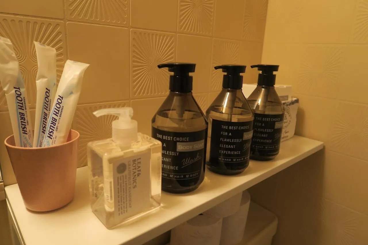 Simply White Guest Room302 Осака 0*,  Япония
